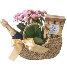 Imagem de Cesta de Palha com Flor, Ferrero e Chandon 