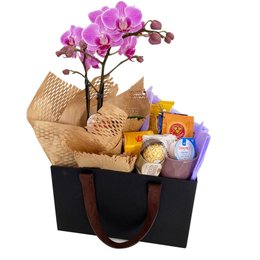 Imagem de Cesta Café com Orquídea,  Caneca e Chocolate 