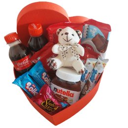 Imagem de Cesta Coração com Chocolates, Doces e Pelúcia 