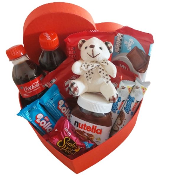 Cesta Coração com Chocolates, Doces e Pelúcia 