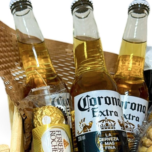 Cesta Cervejas Corona e Petiscos Felicidades 