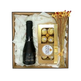 Imagem de Freixenet Cordon Negro mini e Ferrero