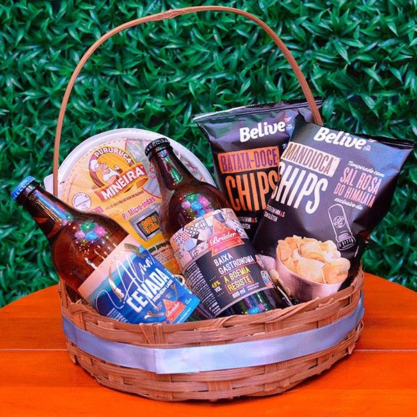 Cesta com Cervejas Artesanais e Petiscos 