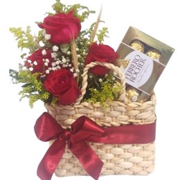 Imagem de Cesta com Rosas e Bombons