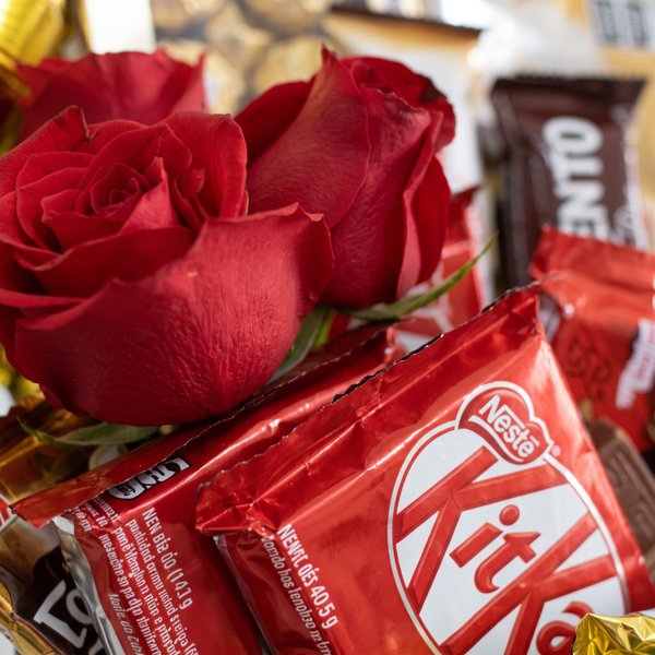 Caixa Box com Rosas e Chocolates