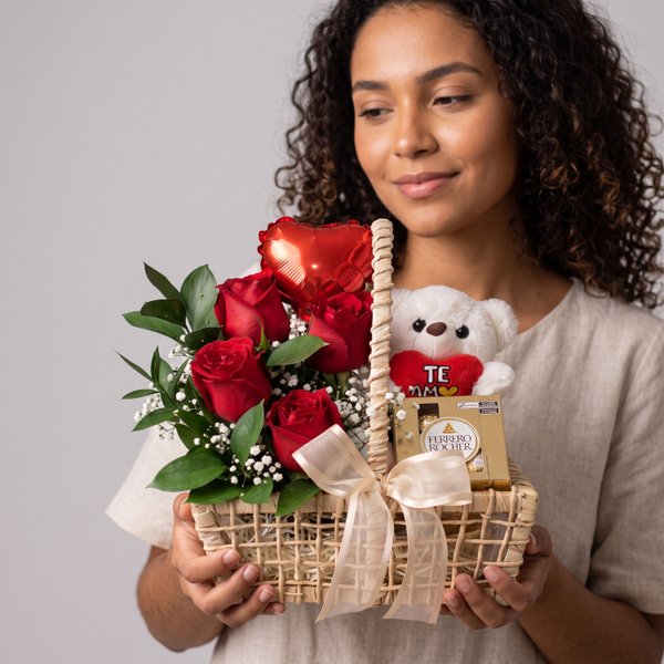 Cesta com Rosas e Urso
