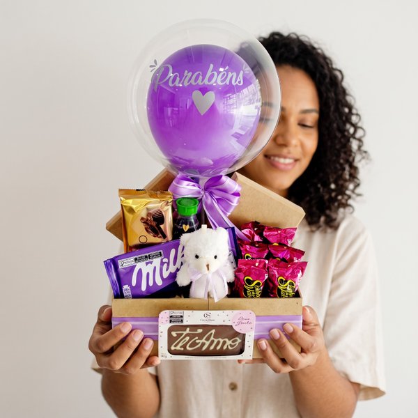 Cesta Aniversário Com Chocolates Happy Lavanda 