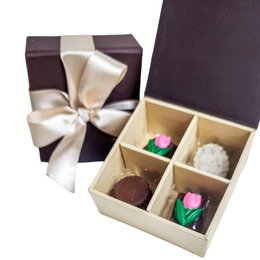 Imagem de Caixa com 04 Bombons Tulipas