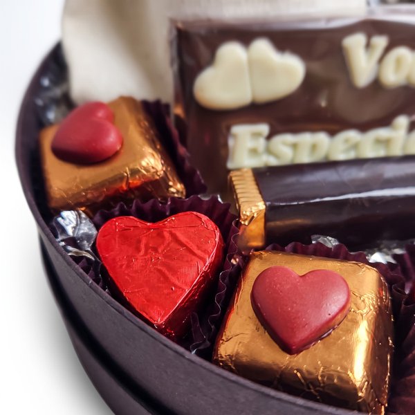 Cesta Redonda Chocolate e Vela Aromática