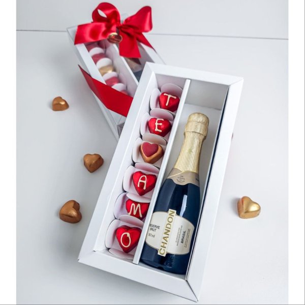 Caixa Baby Chandon com Corações Trufados