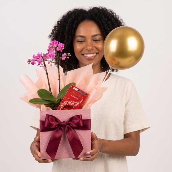 Cesta Presente Floral Deluxe Orquídea, Balão e Lindt