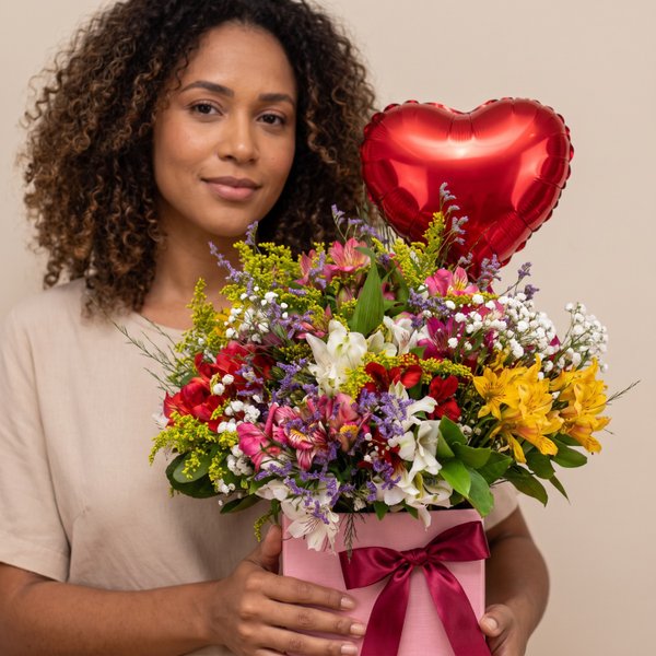 Presente Buquê de Flores Naturais e Balão Metalizado