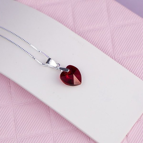 Colar de Prata com Cristal Vermelho Intenso Delicado