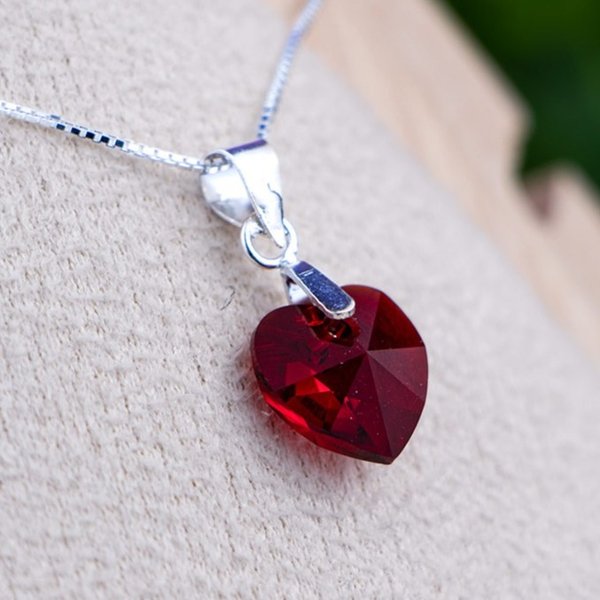 Colar de Prata com Cristal Vermelho Intenso Delicado