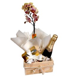 Imagem de Linda Orquídea, Chandon e Finos Bombons 