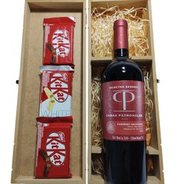 Imagem de Cesta Especial  de Vinho com Chocolates 