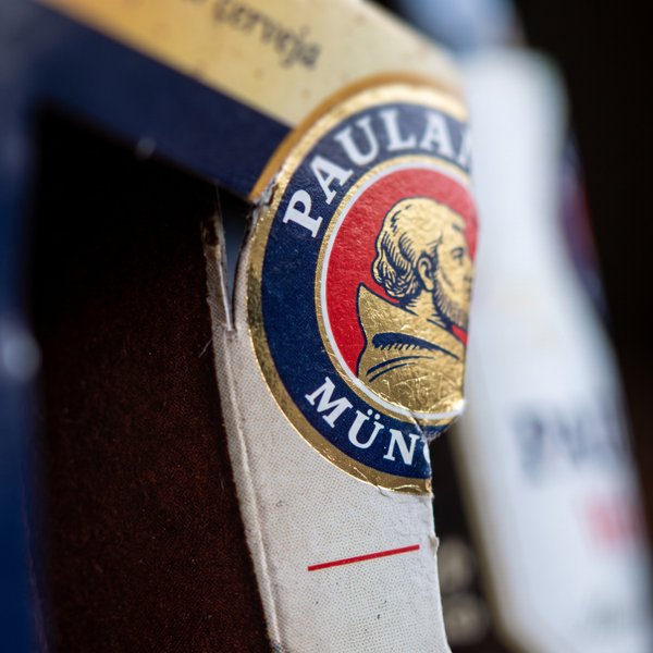 Kit de 2 Cervejas Paulaner Munchen e 1 Copo Exclusivo