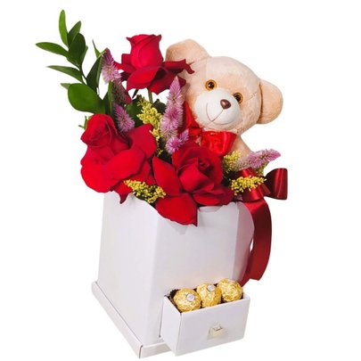 Caixa Gaveta com Chocolates Flores e Urso de Pelúcia