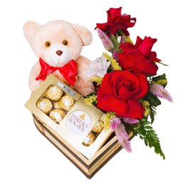 Imagem de Cesta Coração Rústico M com Chocolates Urso de Pelúcia