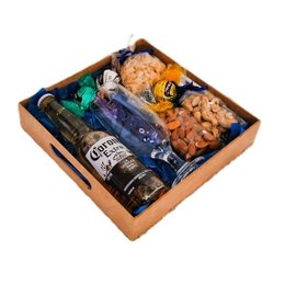 Imagem de Bandeja em MDF Quadrada M com Cerveja e Petiscos