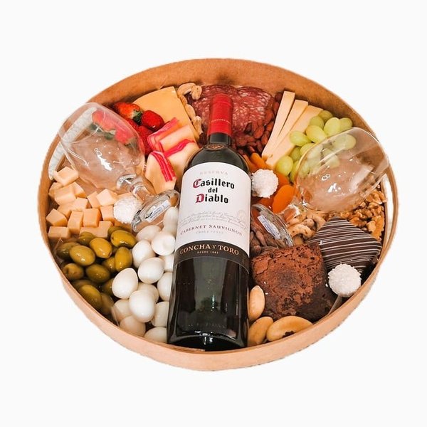 Bandeja em MDF Redonda G com Vinho Frios e Petiscos