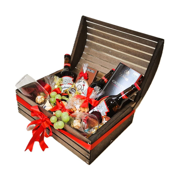 Baú Romântico G Com Cervejas Petiscos e Balão