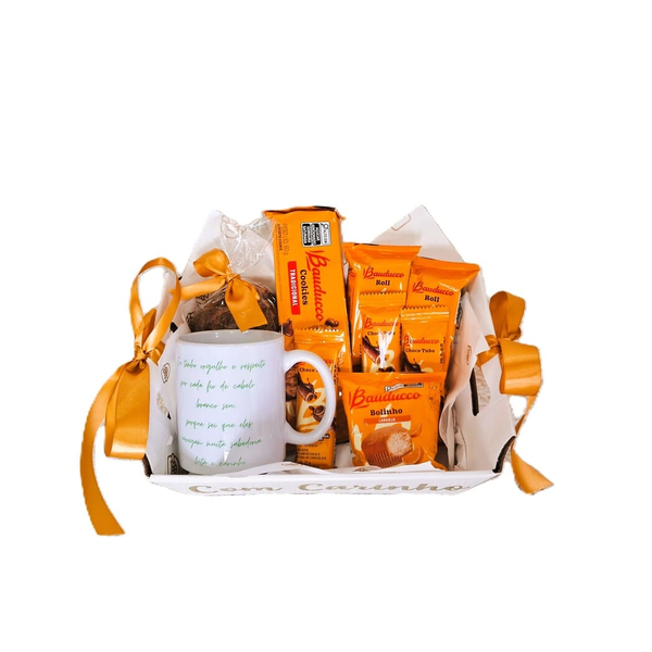 Cesta de Café Kraft M com Caneca Personalizada e Itens