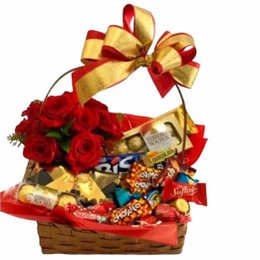 Imagem de Cesta Especial Rosas e Chocolates