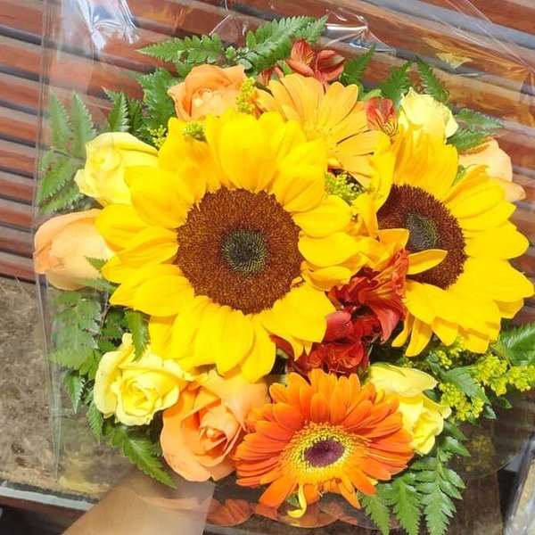 Arranjo Floral de Buquê de Flores Mistas Tema Alegria