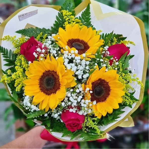 Buquê 3 girassois e 3 rosas vermelhas