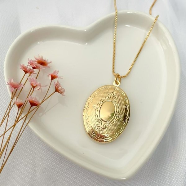 Colar Relicário Oval Banhado a Ouro 18K