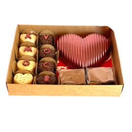 Imagem de Caixa Amo Você Coração Chocolate e Brigadeiros
