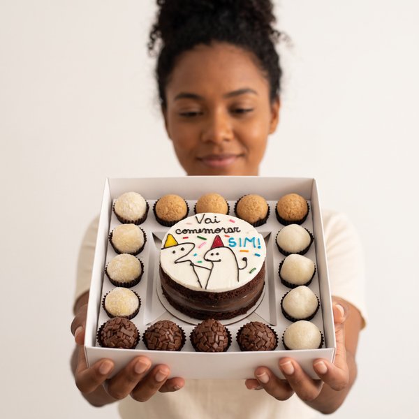 Festa na Caixa Bento Cake Chocolate Vai Comemorar Sim
