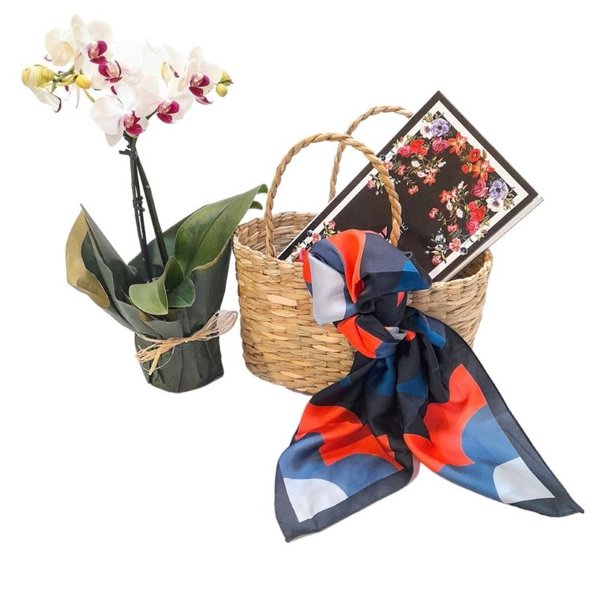 Kit Mimos Lenço Scarf Me, Orquídea e Sacola de Palha 