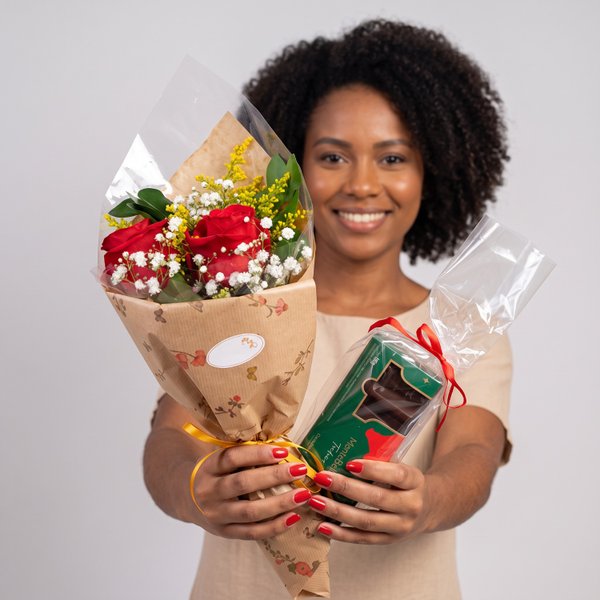 Buquê Rosas com Chocolate Mimo Surpreender