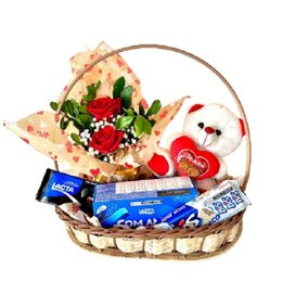Imagem de Cesta Bombons, Flores e Pelúcia