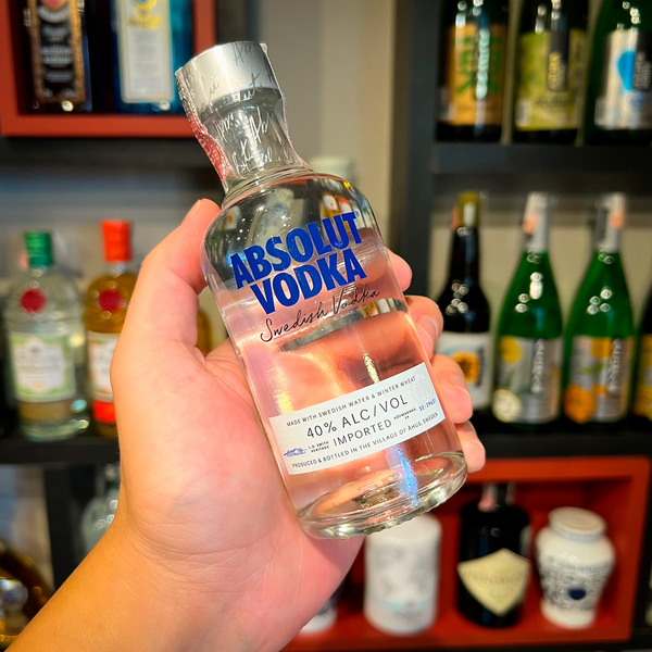 Kit Presente Vodka Absolut  200ml + 2 Copos Shot
