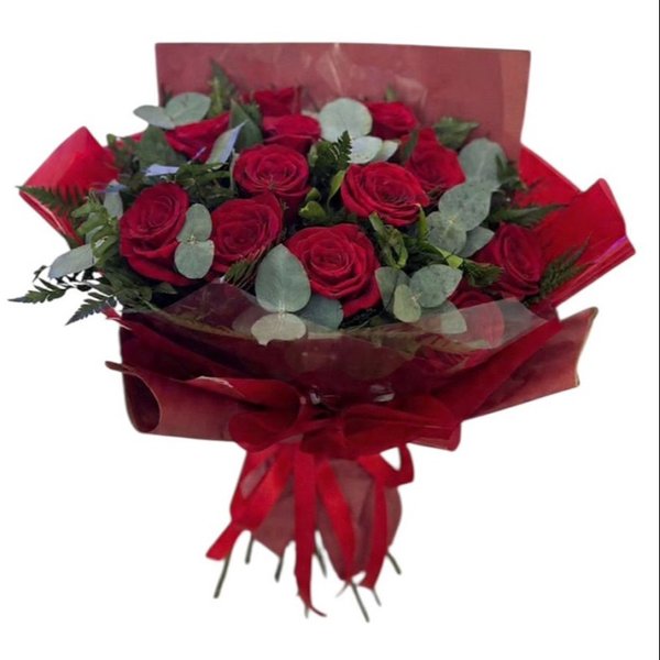 Buquê Romance Intenso de 12 Rosas Vermelhas
