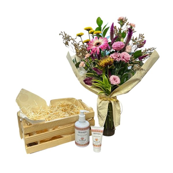 Cesta Vaso Mix Flores com Kit Cuidados Calendula Mães